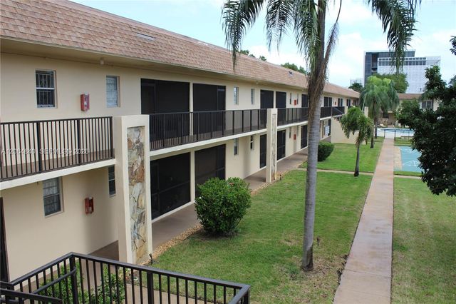 421 NE 1st St 112, Hallandale Beach, FL 33009