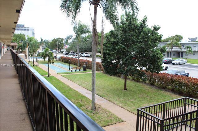 421 NE 1st St 112, Hallandale Beach, FL 33009