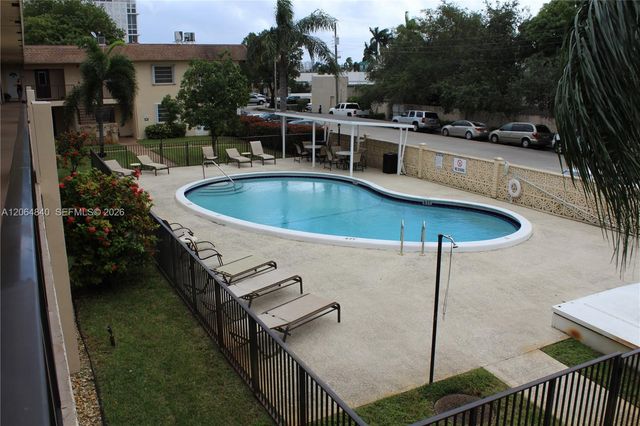421 NE 1st St 112, Hallandale Beach, FL 33009