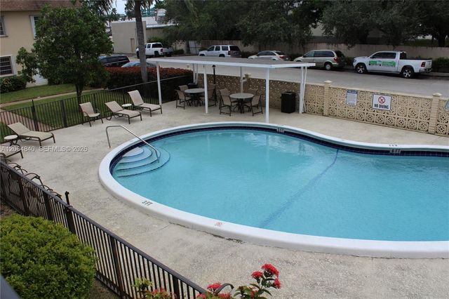 421 NE 1st St 112, Hallandale Beach, FL 33009