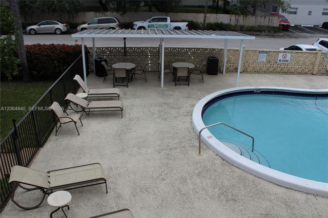 421 NE 1st St 112, Hallandale Beach, FL 33009