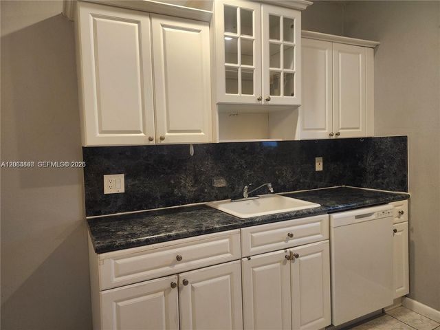 421 NE 1st St 112, Hallandale Beach, FL 33009