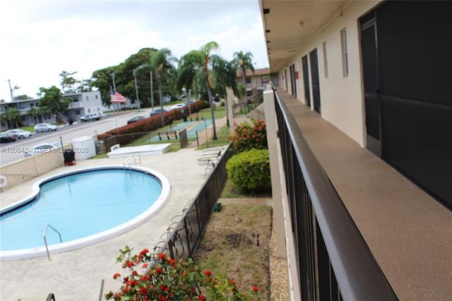 421 NE 1st St 112, Hallandale Beach, FL 33009
