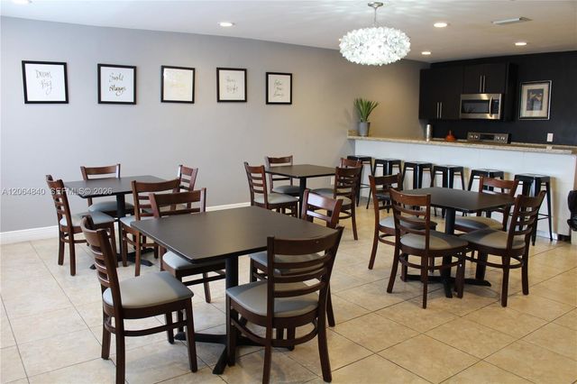 421 NE 1st St 112, Hallandale Beach, FL 33009