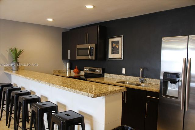 421 NE 1st St 112, Hallandale Beach, FL 33009