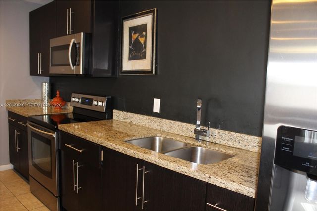 421 NE 1st St 112, Hallandale Beach, FL 33009