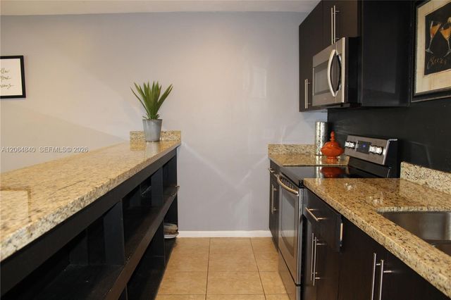 421 NE 1st St 112, Hallandale Beach, FL 33009