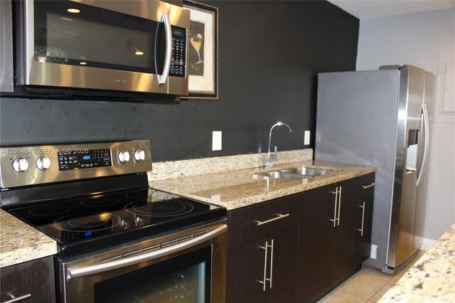 421 NE 1st St 112, Hallandale Beach, FL 33009