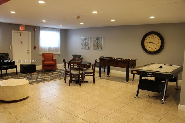 421 NE 1st St 112, Hallandale Beach, FL 33009