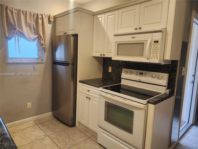 421 NE 1st St 112, Hallandale Beach, FL 33009