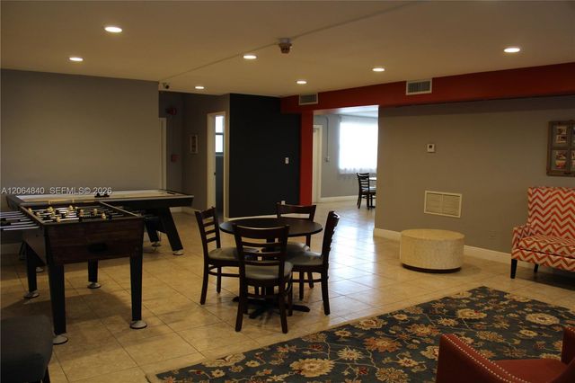 421 NE 1st St 112, Hallandale Beach, FL 33009