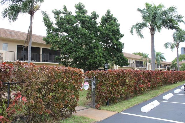 421 NE 1st St 112, Hallandale Beach, FL 33009