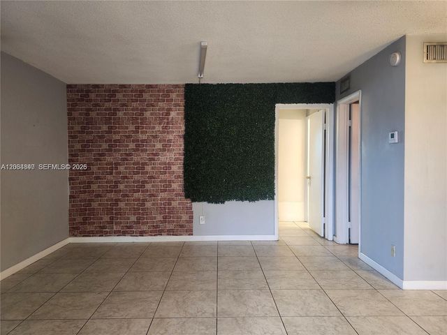421 NE 1st St 112, Hallandale Beach, FL 33009