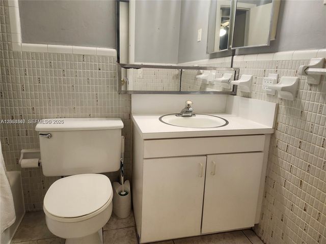 421 NE 1st St 112, Hallandale Beach, FL 33009