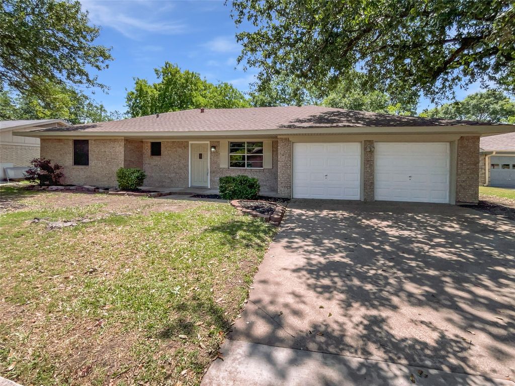 103 Comanche Court, Waxahachie, TX 75165