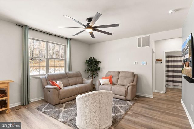 180 PINEWOOD RD, Fredericksburg, VA 22405