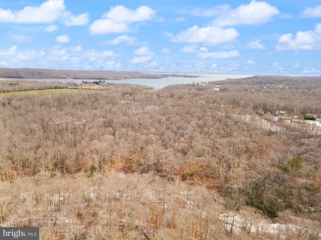 180 PINEWOOD RD, Fredericksburg, VA 22405