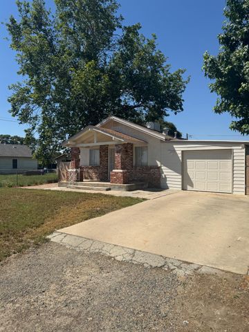 909 E Lincoln Ave, Madera, CA 93638