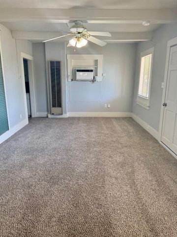 909 E Lincoln Ave, Madera, CA 93638