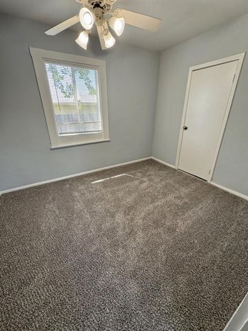 909 E Lincoln Ave, Madera, CA 93638