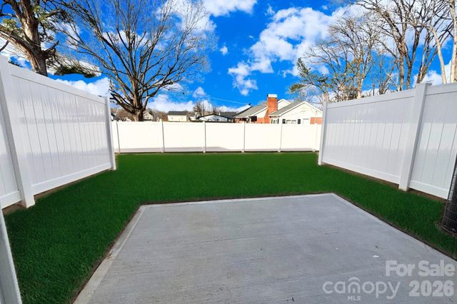 4747 Muskogee Drive, Charlotte, NC 28212