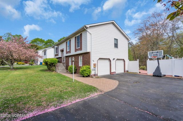 69 Hickory Hill Road, Jackson, NJ 08527