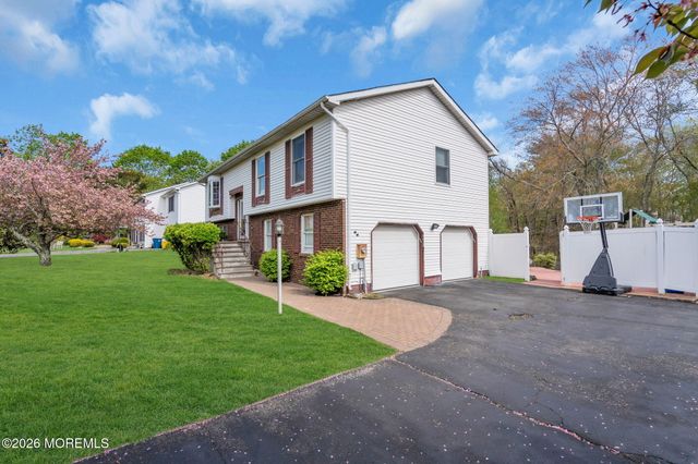 69 Hickory Hill Road, Jackson, NJ 08527