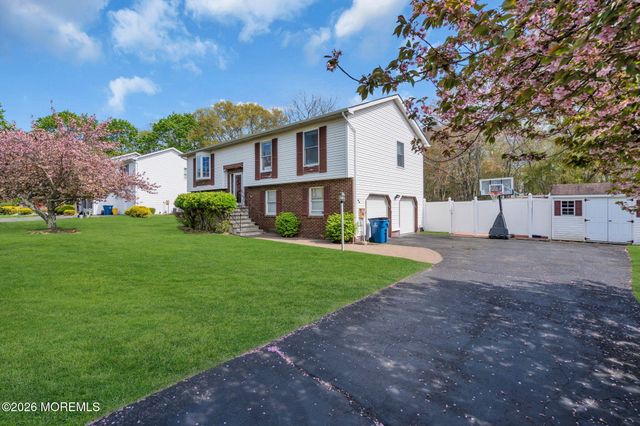69 Hickory Hill Road, Jackson, NJ 08527