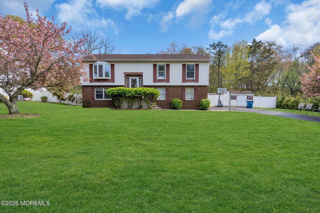 69 Hickory Hill Road, Jackson, NJ 08527