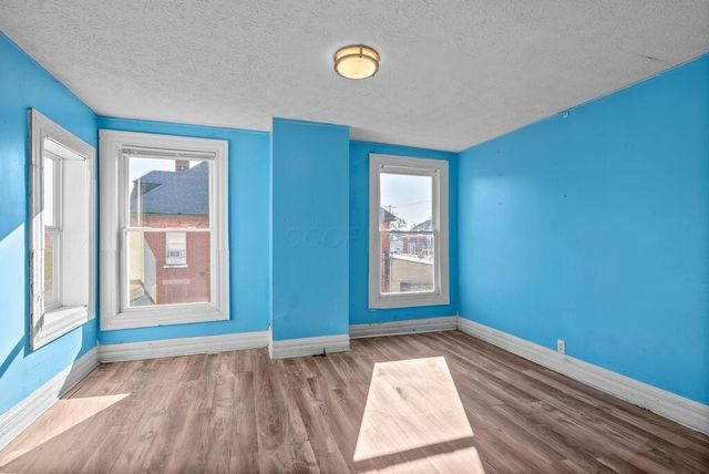 1121 E Livingston Avenue, Columbus, OH 43205