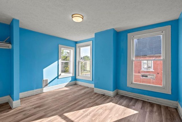 1121 E Livingston Avenue, Columbus, OH 43205