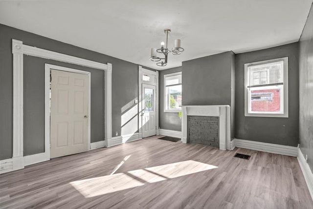 1121 E Livingston Avenue, Columbus, OH 43205