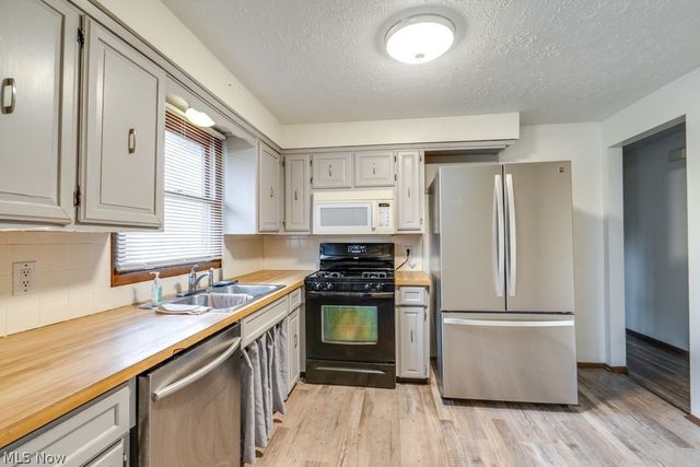 1510 Woodland Drive, Uniontown, OH 44685