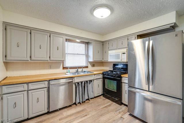 1510 Woodland Drive, Uniontown, OH 44685