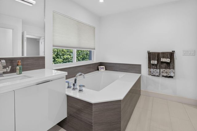 3245 St James Drive, Boca Raton, FL 33434