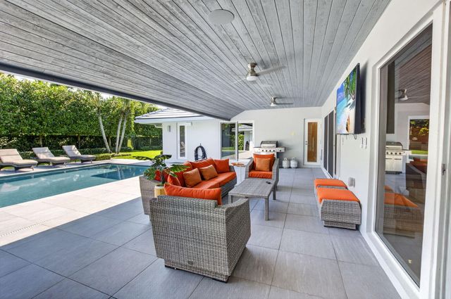3245 St James Drive, Boca Raton, FL 33434