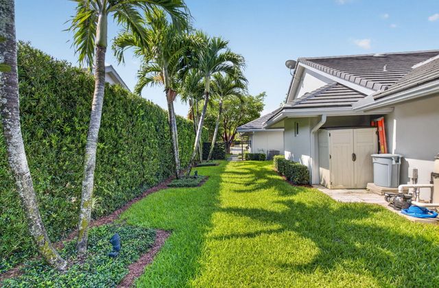 3245 St James Drive, Boca Raton, FL 33434