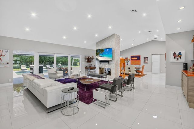 3245 St James Drive, Boca Raton, FL 33434