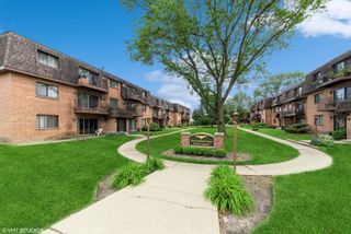 909 S McKinley Avenue 2A, Arlington Heights, IL 60005