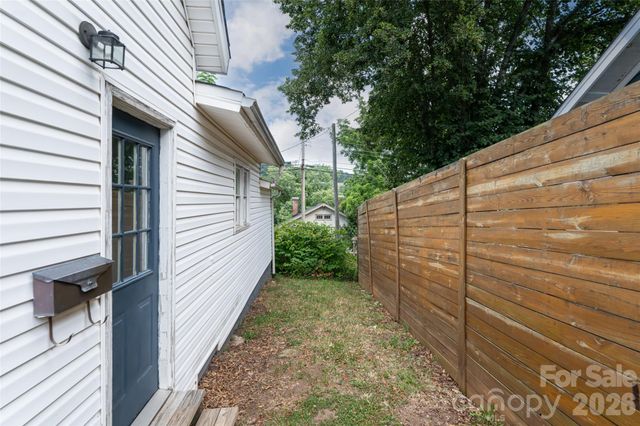 30 Bartlett Street, Asheville, NC 28801