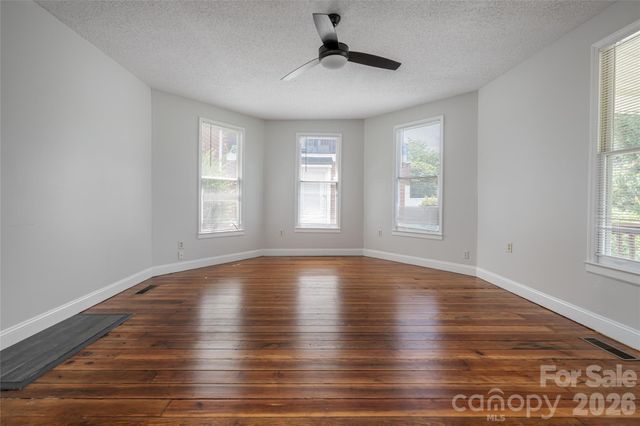 30 Bartlett Street, Asheville, NC 28801