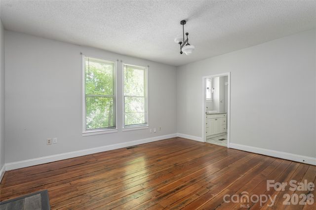 30 Bartlett Street, Asheville, NC 28801