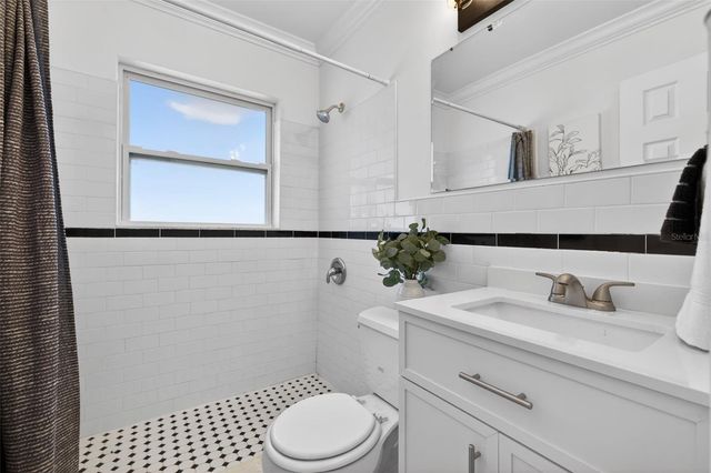 5627 COMMONWEALTH AVENUE N, St Petersburg, FL 33703