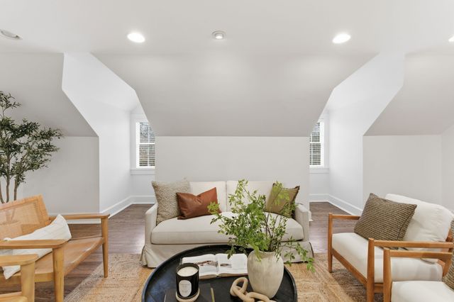 1410 E Riverwood Dr, Nashville, TN 37216