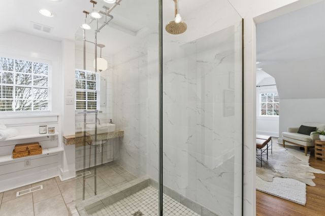 1410 E Riverwood Dr, Nashville, TN 37216