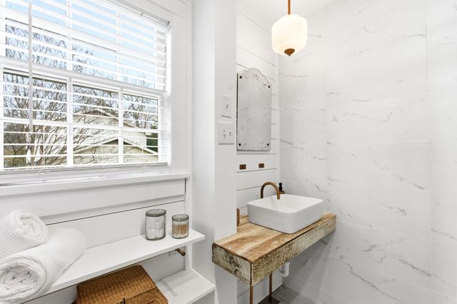 1410 E Riverwood Dr, Nashville, TN 37216