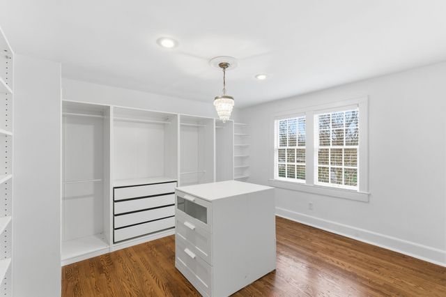 1410 E Riverwood Dr, Nashville, TN 37216