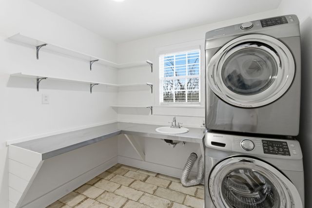 1410 E Riverwood Dr, Nashville, TN 37216