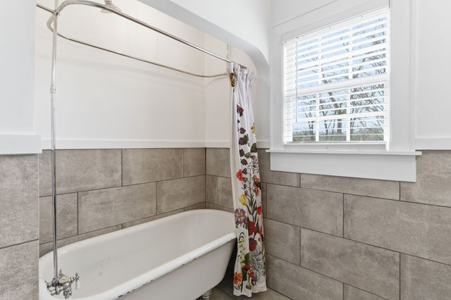 1410 E Riverwood Dr, Nashville, TN 37216