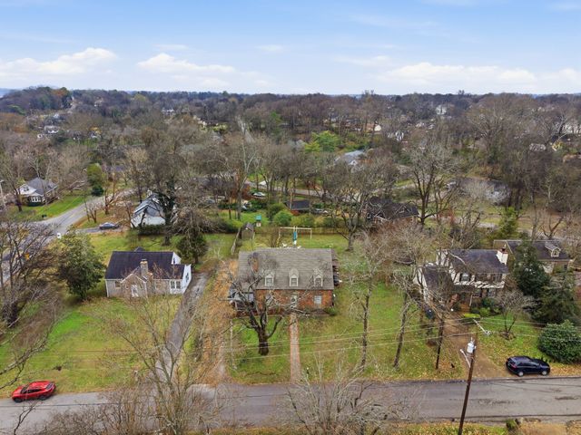 1410 E Riverwood Dr, Nashville, TN 37216